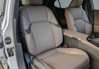 Подержанный автомобиль Lexus ES 2023 года (24 фото)