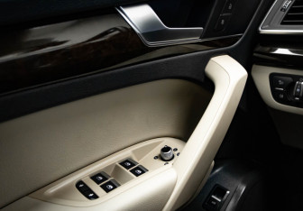 Подержанный автомобиль Audi Q5 2018 года (14 фото)