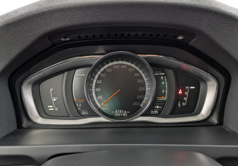 Подержанный автомобиль Volvo S60 2016 года (16 фото)