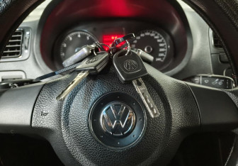 Подержанный автомобиль Volkswagen Polo Sedan 2011 года (15 фото)