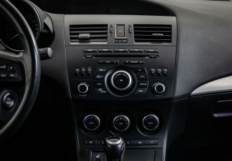 Подержанный автомобиль Mazda 3 Hatchback 2012 года (11 фото)