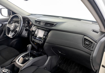 Подержанный автомобиль Nissan X-Trail 2022 года (11 фото)