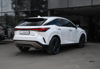 Подержанный автомобиль Lexus RX 2023 года (4 фото)
