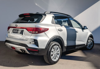 Подержанный автомобиль Kia Rio Hatchback 2021 года (5 фото)