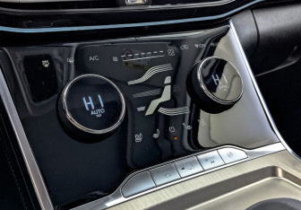 Подержанный автомобиль Exeed VX 2022 года (21 фото)