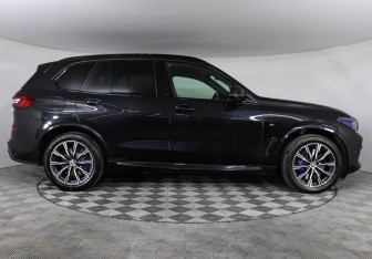 Подержанный автомобиль BMW X5 2020 года (6 фото)
