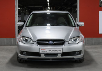 Подержанный автомобиль Subaru Legacy Sedan 2004 года (2 фото)