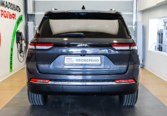 Подержанный автомобиль Jeep Grand Cherokee 2023 года (5 фото)