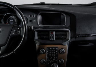 Подержанный автомобиль Volvo V40 Cross Country 2017 года (13 фото)