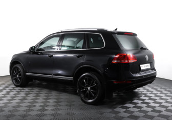 Подержанный автомобиль Volkswagen Touareg 2010 года (7 фото)