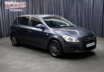 Подержанный автомобиль Kia Ceed Hatchback 2009 года (3 фото)