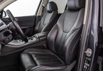 Подержанный автомобиль BMW X5 2021 года (20 фото)