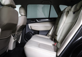 Подержанный автомобиль Subaru Outback Wagon 2017 года (12 фото)