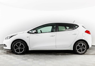 Подержанный автомобиль Kia Ceed Hatchback 2012 года (3 фото)