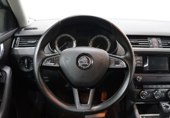 Подержанный автомобиль Skoda Octavia Liftback 2016 года (14 фото)