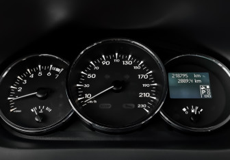 Подержанный автомобиль Renault Fluence 2011 года (16 фото)