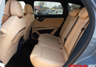 Подержанный автомобиль Voyah Free 2022 года (8 фото)