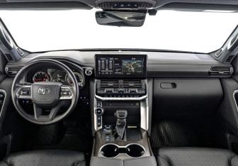 Подержанный автомобиль Toyota Land Cruiser Suv 2022 года (14 фото)
