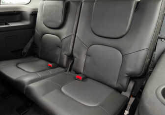 Подержанный автомобиль Nissan Pathfinder 2012 года (17 фото)