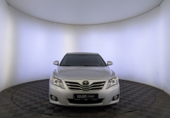 Подержанный автомобиль Toyota Camry Sedan 2011 года (2 фото)