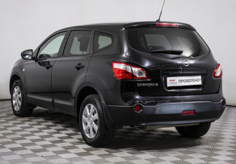 Подержанный автомобиль Nissan Qashqai+2 2012 года (7 фото)