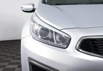 Подержанный автомобиль Kia Ceed Hatchback 2015 года (7 фото)