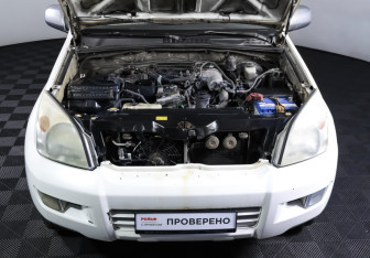 Подержанный автомобиль Toyota Land Cruiser Prado 2002 года (9 фото)