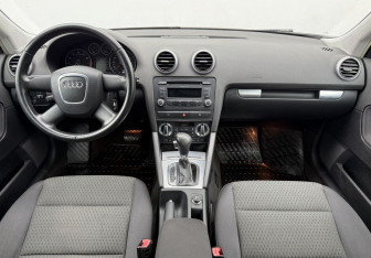 Подержанный автомобиль Audi A3 Hatchback 2010 года (12 фото)