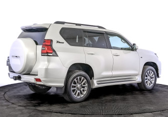 Подержанный автомобиль Toyota Land Cruiser Prado 2021 года (5 фото)