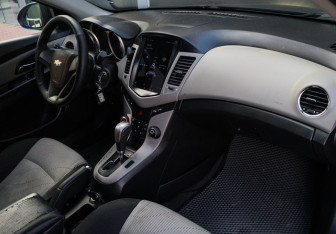 Подержанный автомобиль Chevrolet Cruze Hatchback 2012 года (7 фото)