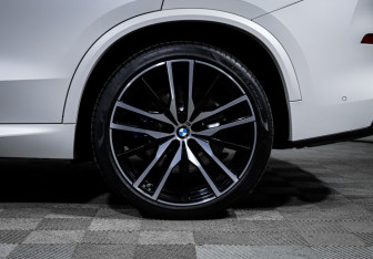 Подержанный автомобиль BMW X5 2019 года (15 фото)