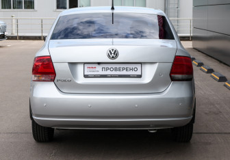 Подержанный автомобиль Volkswagen Polo Sedan 2014 года (6 фото)
