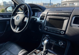 Новый Volkswagen Touareg 2016 (9 фото)