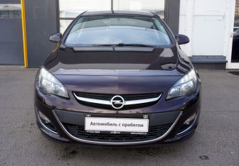 Подержанный автомобиль Opel Astra Hatchback 2014 года (2 фото)