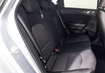 Подержанный автомобиль Kia Ceed Hatchback 2022 года (23 фото)