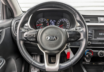 Подержанный автомобиль Kia Rio Hatchback 2021 года (21 фото)