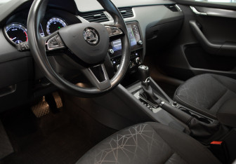 Подержанный автомобиль Skoda Octavia Liftback 2019 года (7 фото)