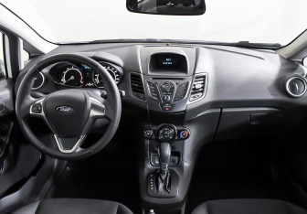 Подержанный автомобиль Ford Fiesta Sedan 2016 года (11 фото)