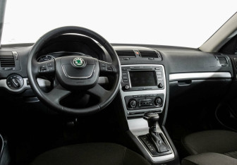 Подержанный автомобиль Skoda Octavia Liftback 2013 года (9 фото)