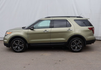 Подержанный автомобиль Ford Explorer 2014 года (8 фото)