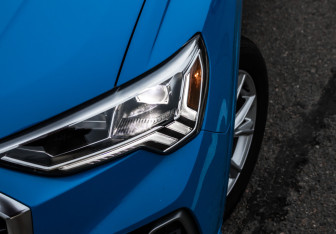 Подержанный автомобиль Audi Q3 2023 года (22 фото)