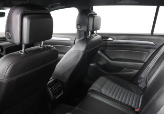 Подержанный автомобиль Volkswagen Passat Wagon 2016 года (12 фото)