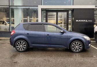 Подержанный автомобиль Kia Ceed Hatchback 2011 года (4 фото)