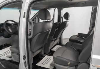 Подержанный автомобиль Hyundai Grand Starex 2009 года (11 фото)