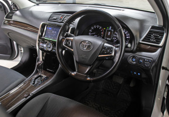 Подержанный автомобиль Toyota Allion 2016 года (16 фото)