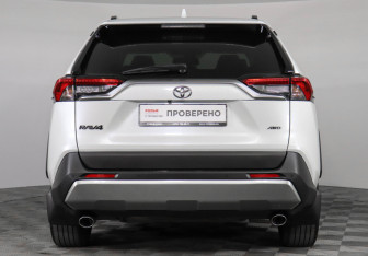 Подержанный автомобиль Toyota RAV4 2021 года (6 фото)