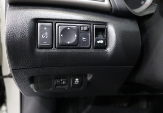 Подержанный автомобиль Nissan Sentra Sedan 2015 года (12 фото)