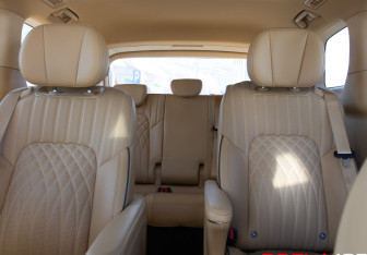 Подержанный автомобиль Voyah Dream 2023 года (21 фото)