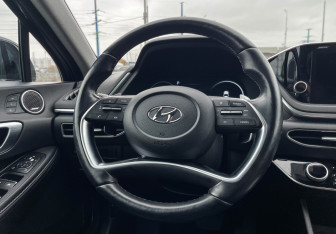 Подержанный автомобиль Hyundai Sonata 2019 года (14 фото)