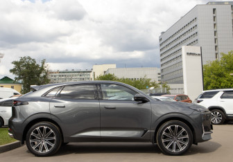 Подержанный автомобиль Changan UNI-K 2024 года (3 фото)